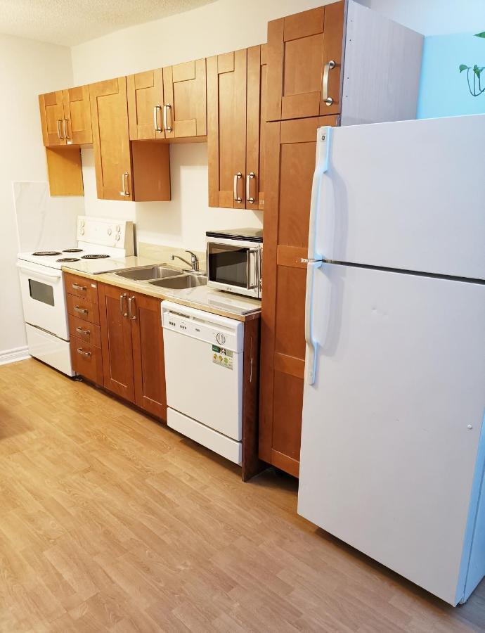 Cozy Private Rm Heart Of North York Free Parking Full Kitchen Close To Downtown Apartment Toronto Bagian luar foto